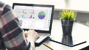 بررسی استفاده از نرم افزارهای حسابداری  و مالی در حسابداری 30 ص ورد